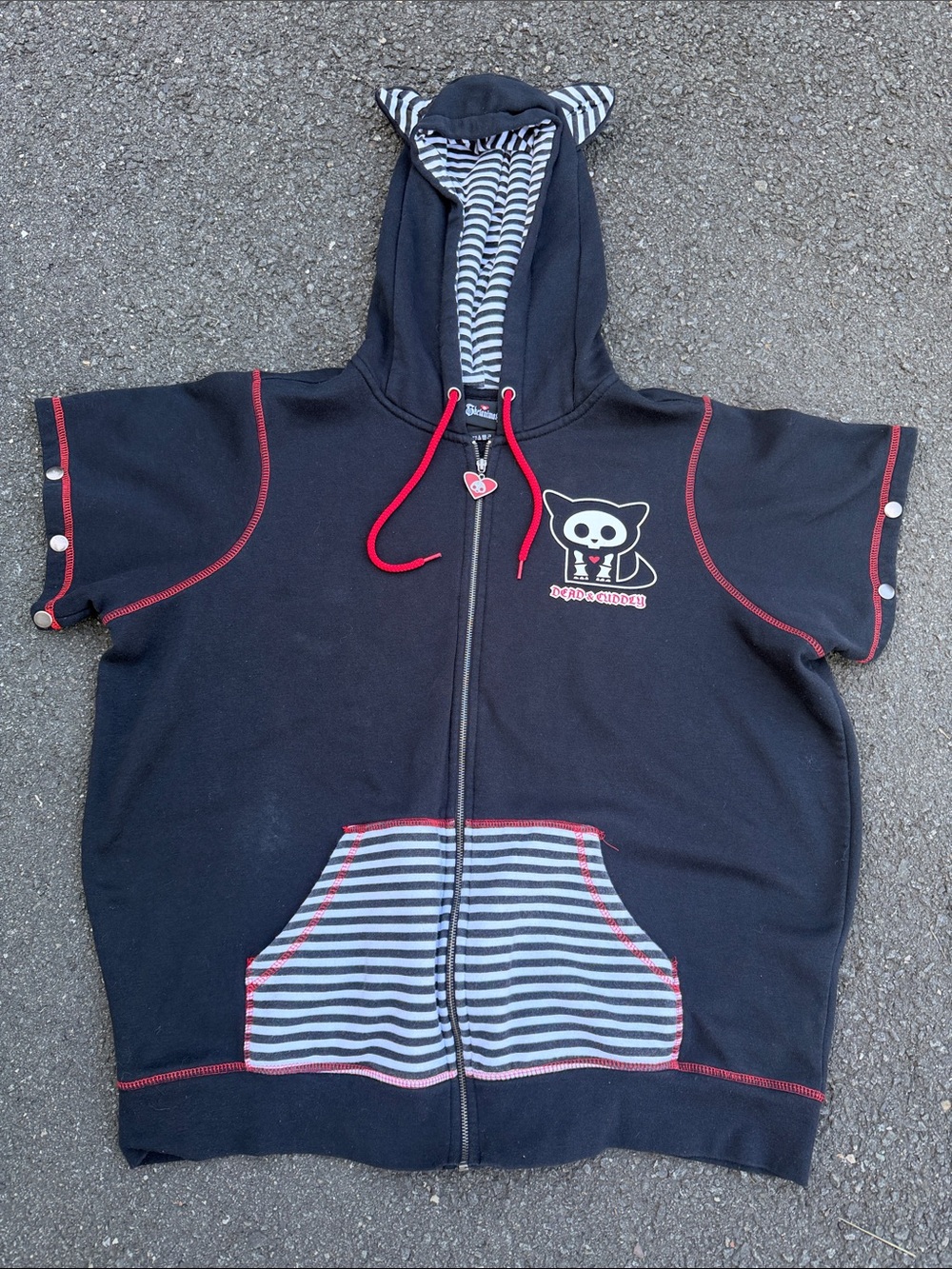 Hot Topic Black & Red SKELANIMALS Hooded Zip-Up Sweatshirt with Striped Pocket L